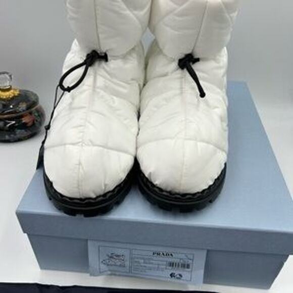 Women's Prada nylon quilted snow booties size 38.5 made in Italy - Picture 2 of 11